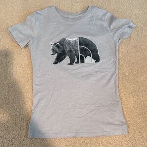 EUC women’s size XS The North Face Light Gray Bear Tee